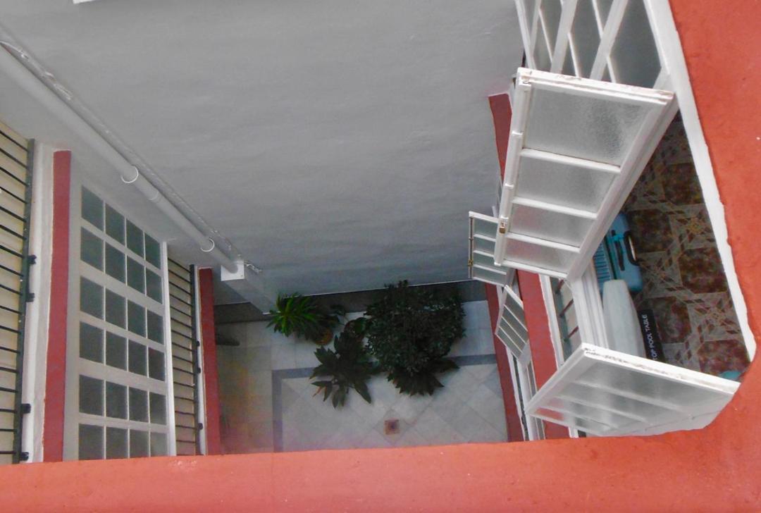 Habitaciones La Pepa Cadiz Exterior photo